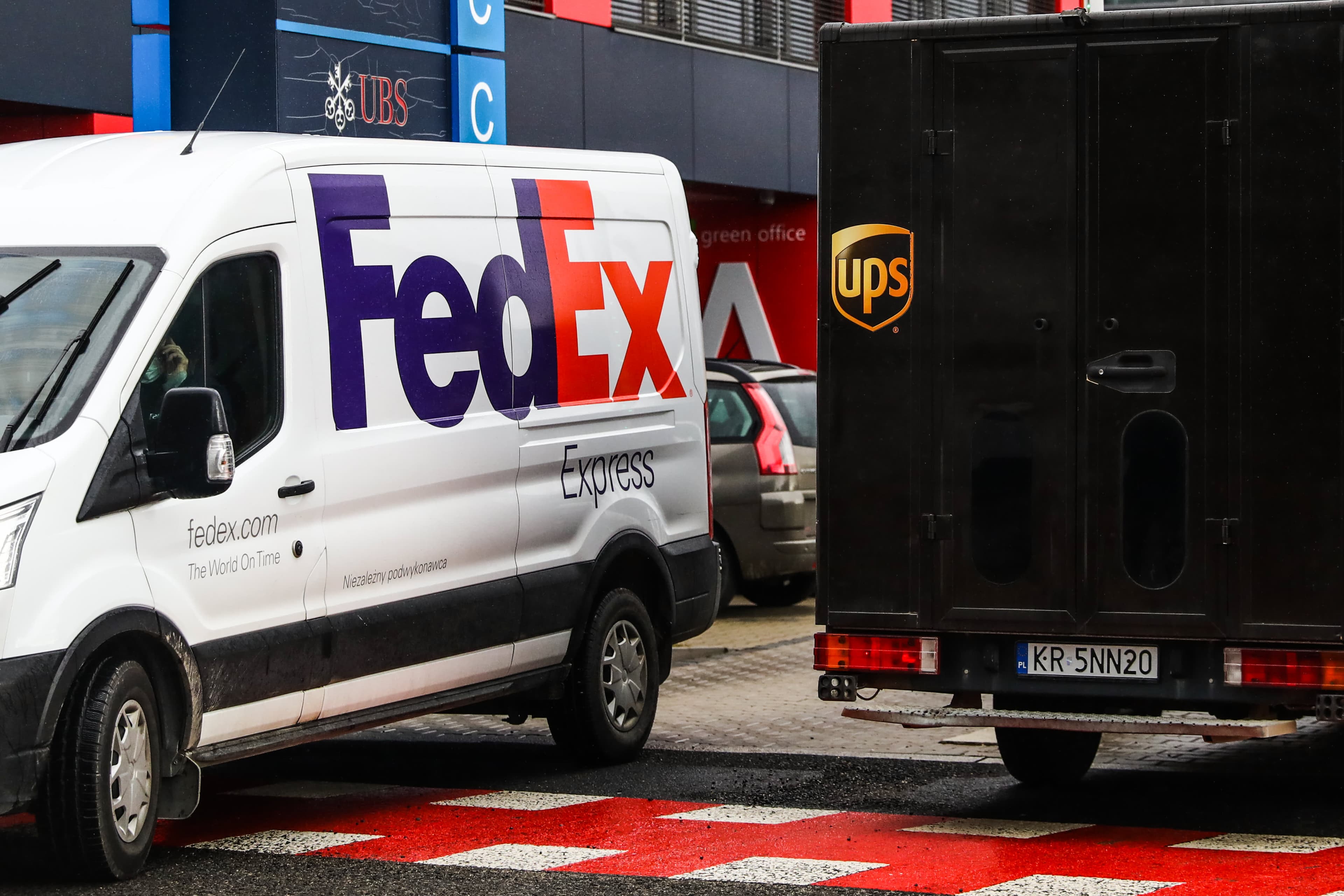 UPS, FedEx File for Tariff Refunds as Relief Process Unfolds