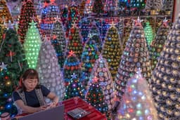 Supply Chain Disruptions Push Up Holiday Costs for Atlanta Retailers