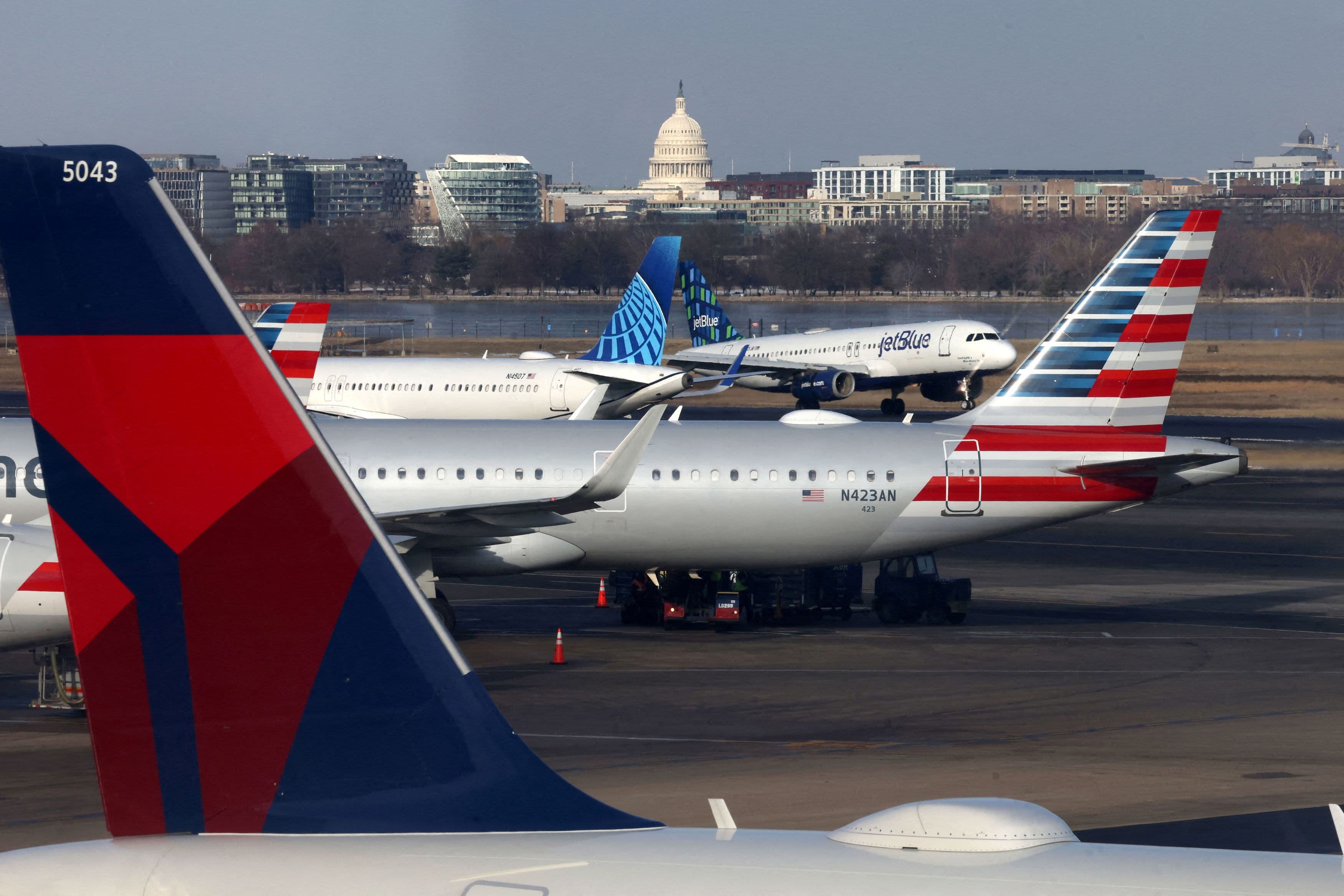 Lawmakers Press Airlines on Fare Cuts as Fuel Costs Stabilize