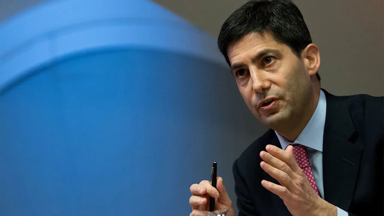 Fed Chair Nominee Warsh Faces Scrutiny Over Transparency and Independence