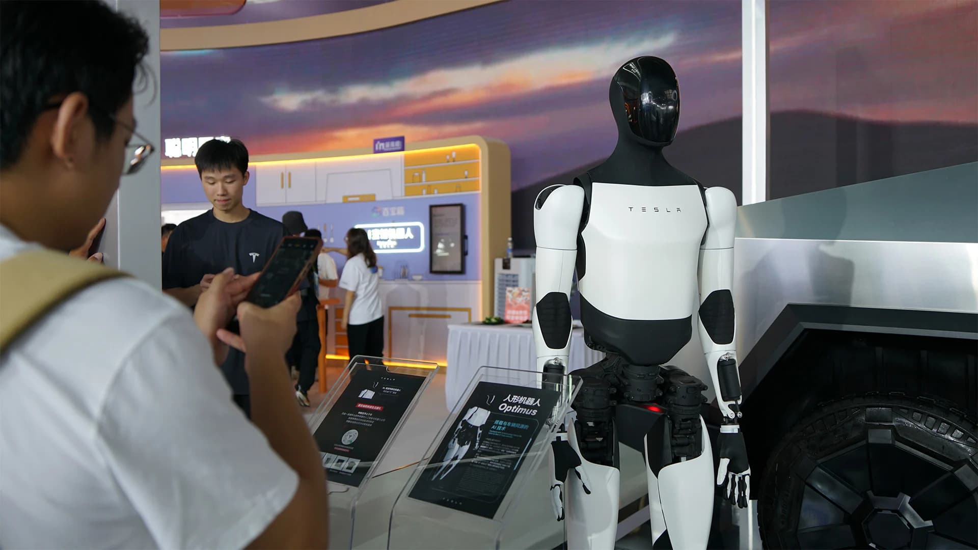 Tesla's Optimus Robot Coming to Market Next Year—What Atlanta Manufacturers Should Know