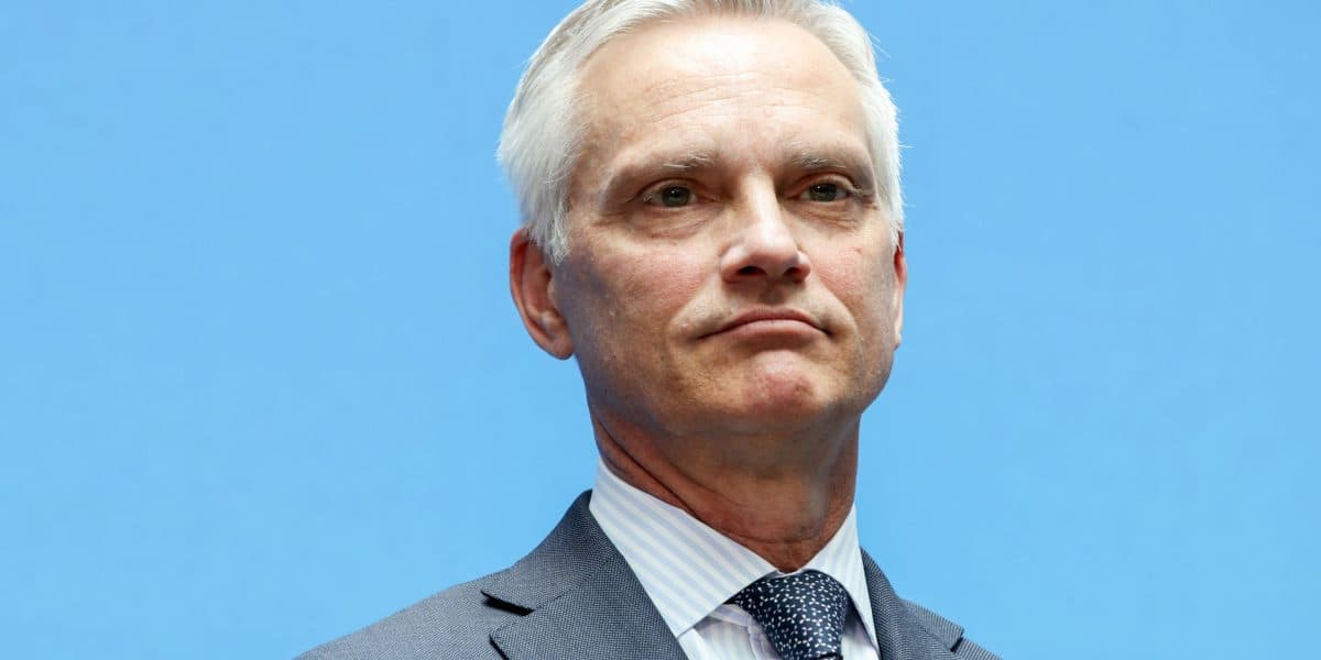 American Airlines CEO Warns Against United Merger