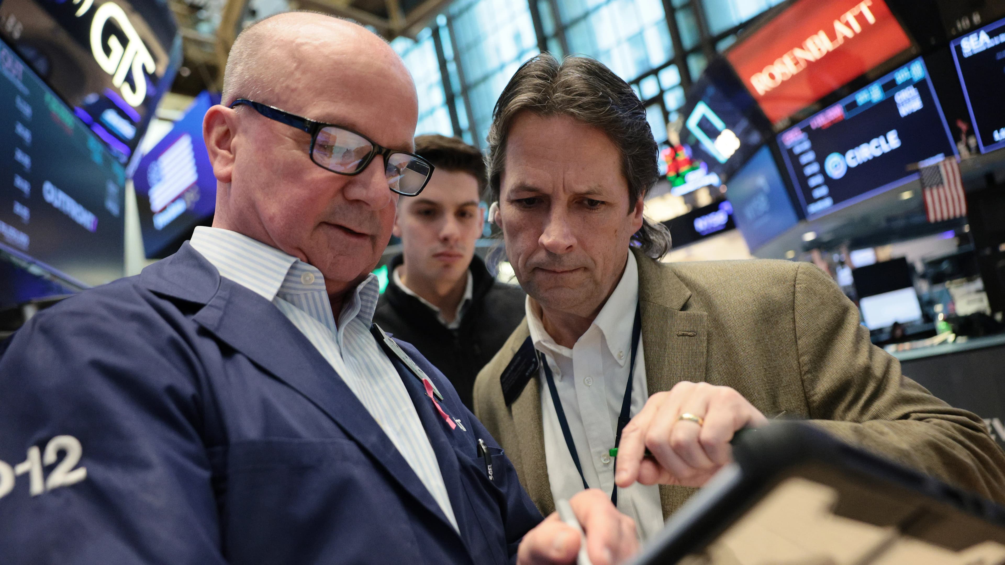 Chip Sector's 17-Day Rally Signals AI Momentum for Tech Investors