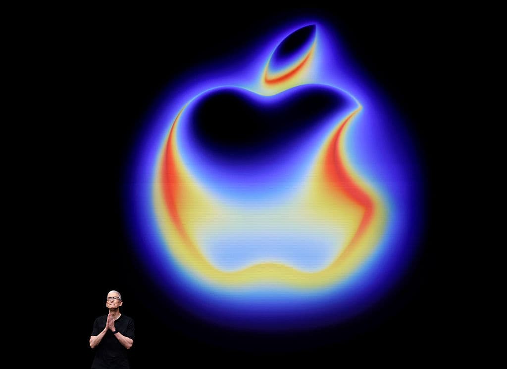 Apple's Leadership Transition: What Cook's Exit Means for Tech