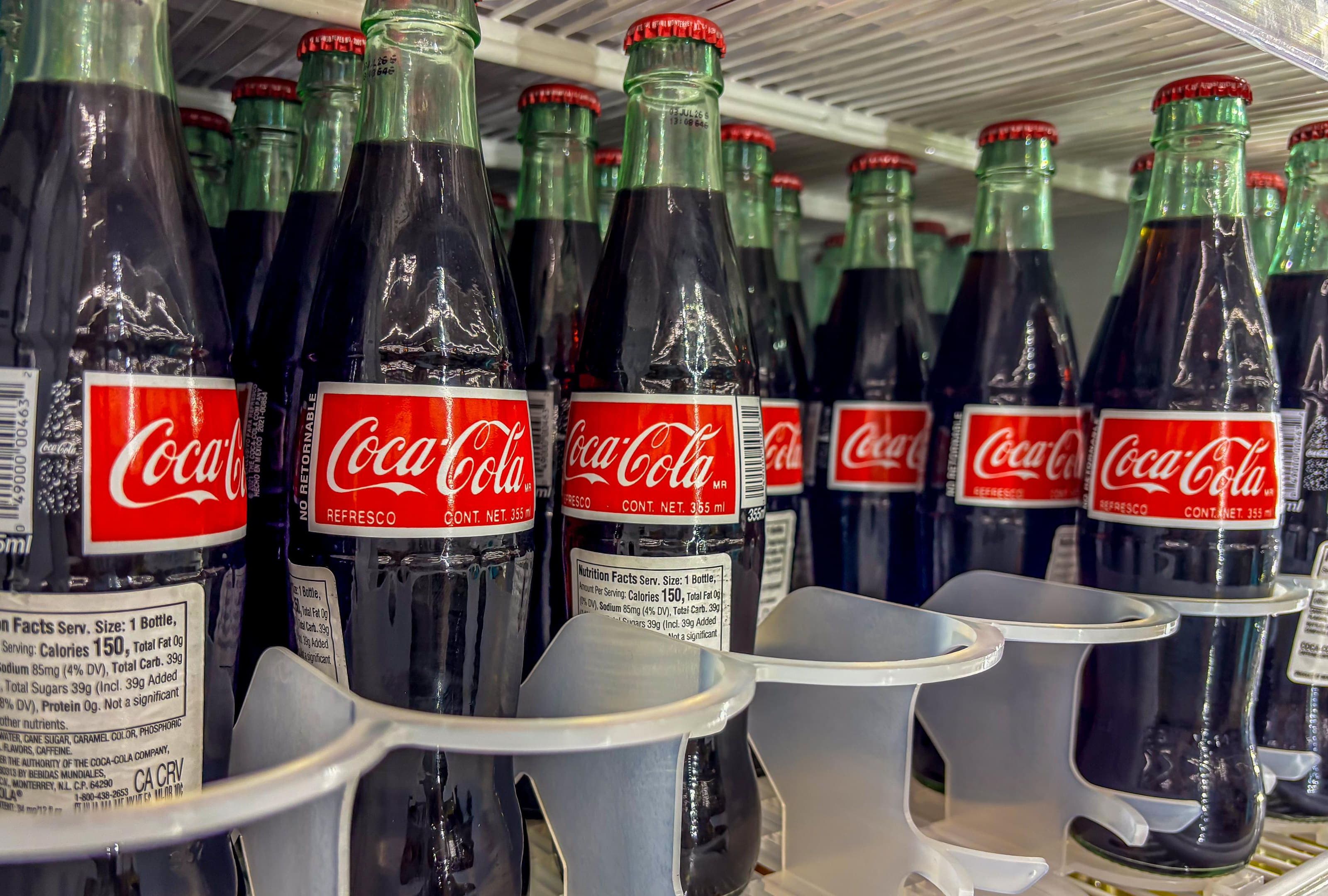Coca-Cola Beats Expectations, Lifts Outlook on Strong Global Demand