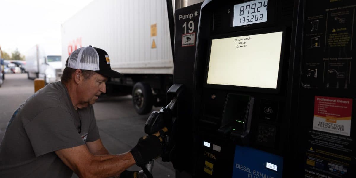 Consumer Confidence Rises Despite Energy Price Pressures