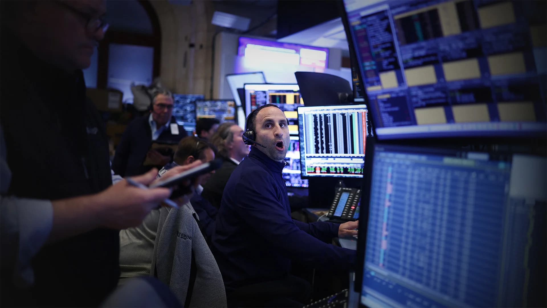 Corporate Profits Surge to 17-Year Peak Amid Global Uncertainty