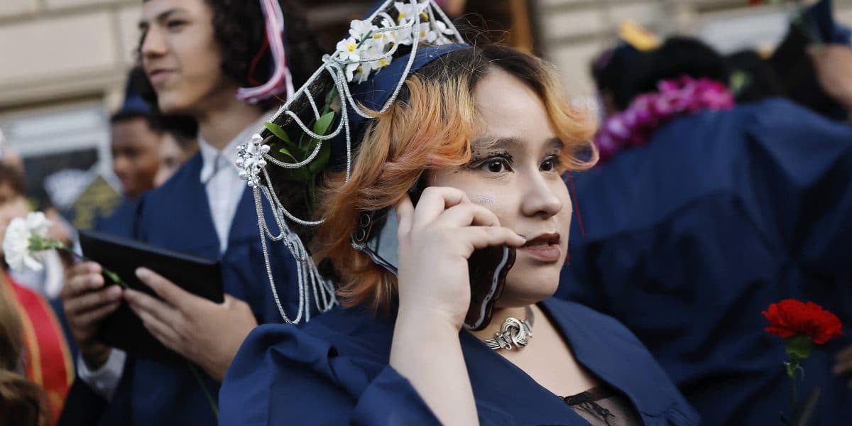 AI Hiring Freeze: Atlanta Companies Pause Entry-Level Recruitment